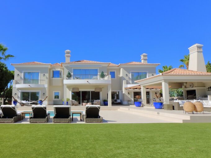 Luxury 4 bedroom villa in Vale do Lobo Golf Resort, Algarve 1