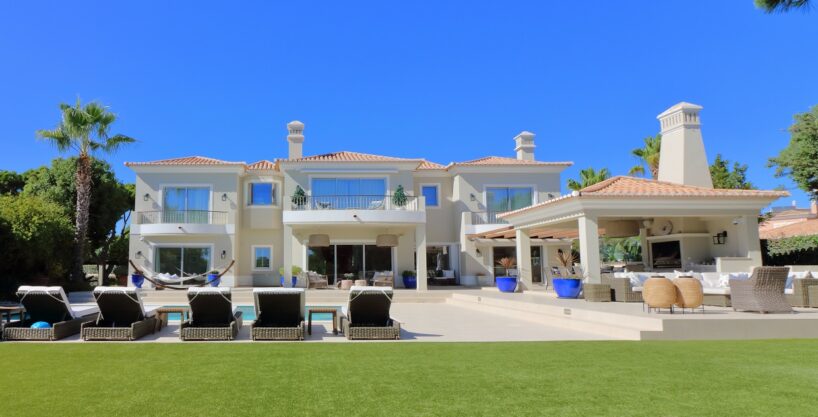 Luxury 4 bedroom villa in Vale do Lobo Golf Resort, Algarve 1
