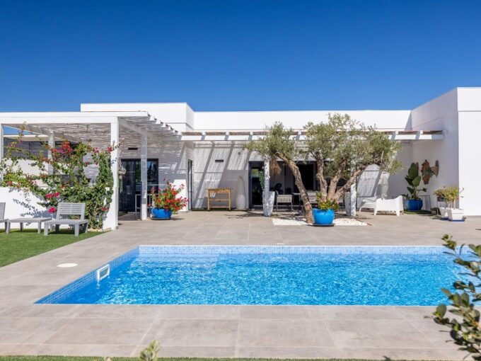 Modern detached 4 bed villa & annexe near Moncarapacho, Algarve 1