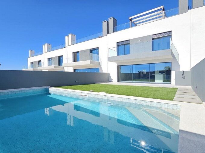 New 4 bed townhouse with pool in Montenegro, Faro 1