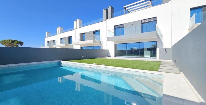 New 4 bed townhouse with pool in Montenegro, Faro 1