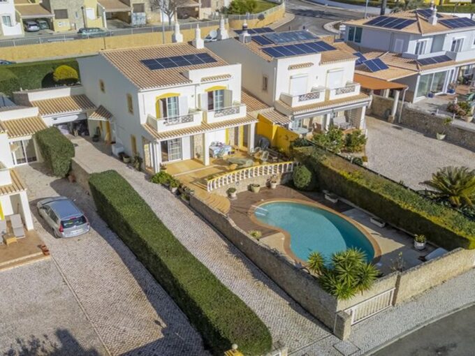 Sea view 4 Bedroom villa with Pool in Praia da Luz, Algarve 0