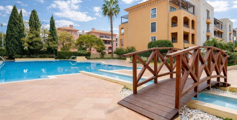 2 bed sea view apartment for sale in Vilamoura, Algarve 1