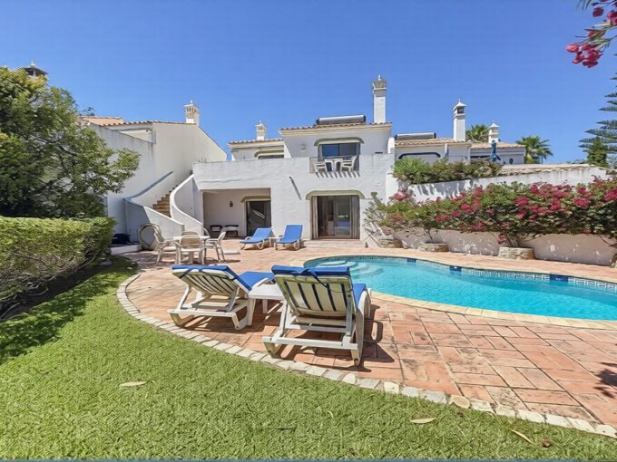 2 bed townhouse with pool in Dunas Douradas, Algarve 1