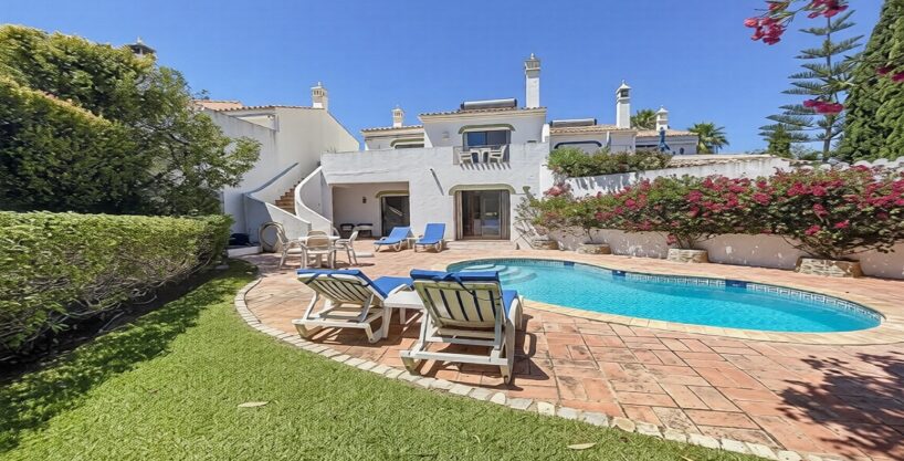 2 bed townhouse with pool in Dunas Douradas, Algarve 1