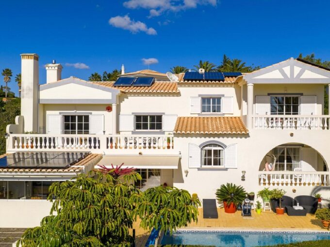 3 bed golf villa in Golfe Santo Antonio, Algarve 1