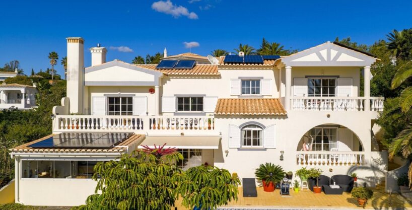 3 bed golf villa in Golfe Santo Antonio, Algarve 1