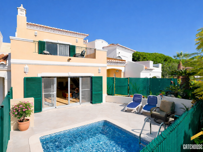 3 bed townhouse with pool in Vale do Lobo Algarve 1