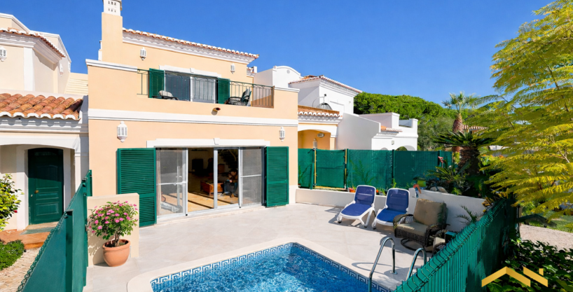 3 bed townhouse with pool in Vale do Lobo Algarve 1