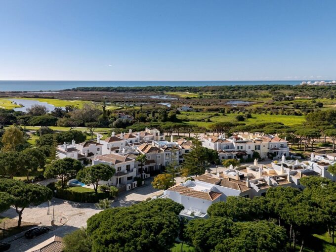 Reihenhaus mit 3 Schlafzimmern und Pool in Vale do Lobo, Algarve 2