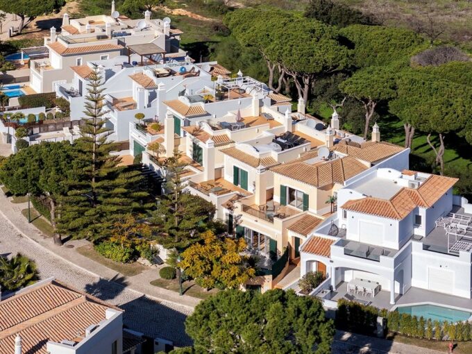 3 bed townhouse with pool in Vale do Lobo, Algarve 3