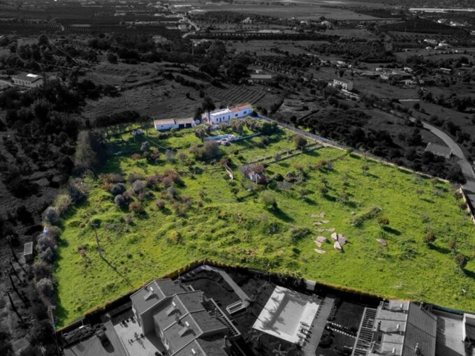 4 bed farmhouse with land for renovation in Silves 1