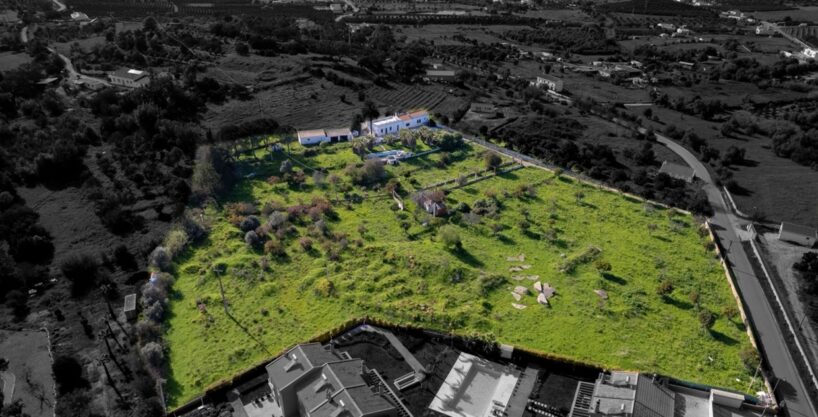 4 bed farmhouse with land for renovation in Silves 1