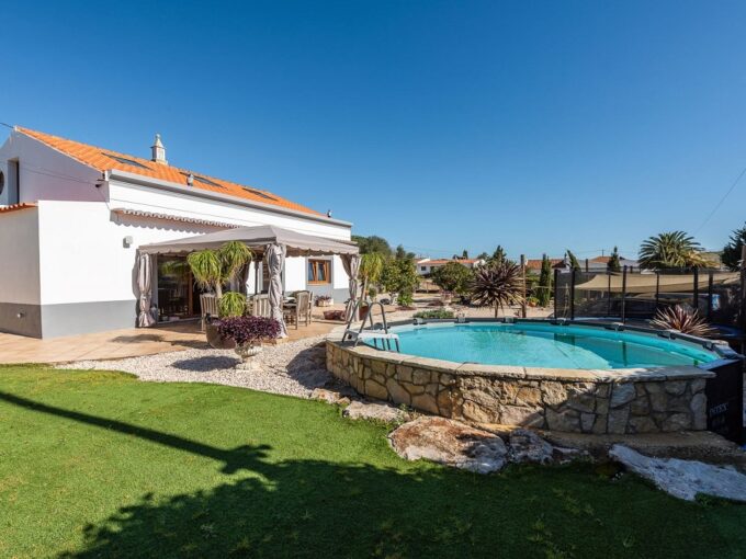 4 bed villa for sale in Budens, West Algarve 1