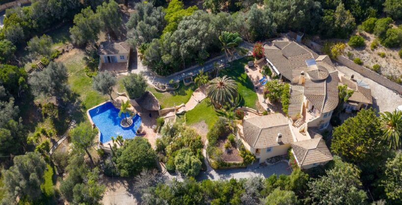 6 bed villa with 1 hectare on Monte Funchall, Lagos 1