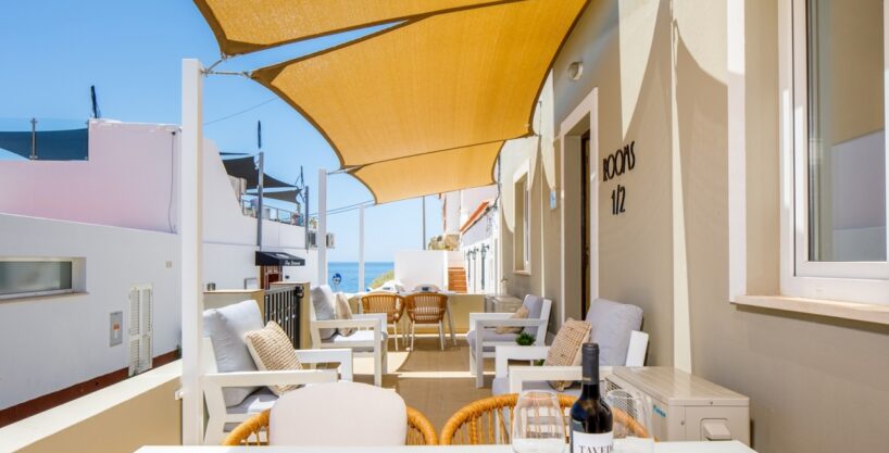 Beach house with 4 studio apartments in Carvoeiro, Algarve 1