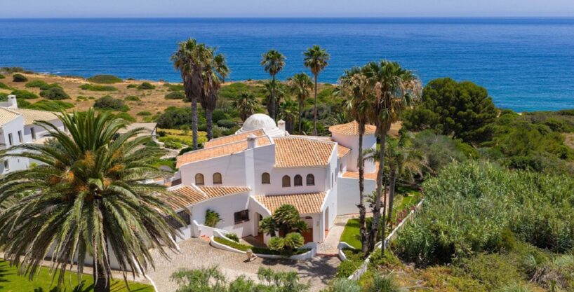 Frontline ocean view villa in Cama da Vaca, Lagos, Algarve 2