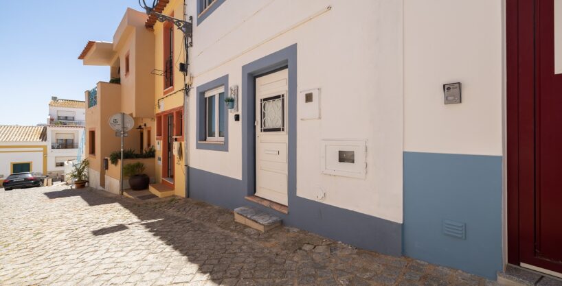 Renovated townhouse for sale in Lagos, Algarve 1