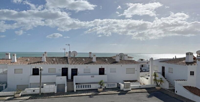 Sea view 2 bed duplex renovated apartment in Praia da Luz, Algarve 1