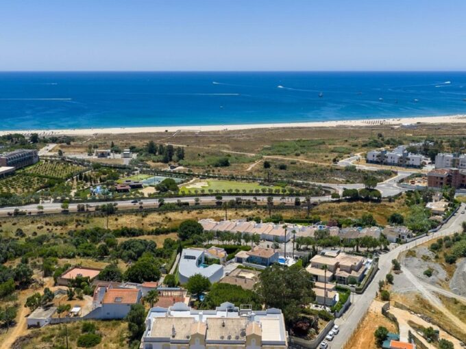 Sea view 2 bed villa plus annexe in Meia Praia, Lagos 24