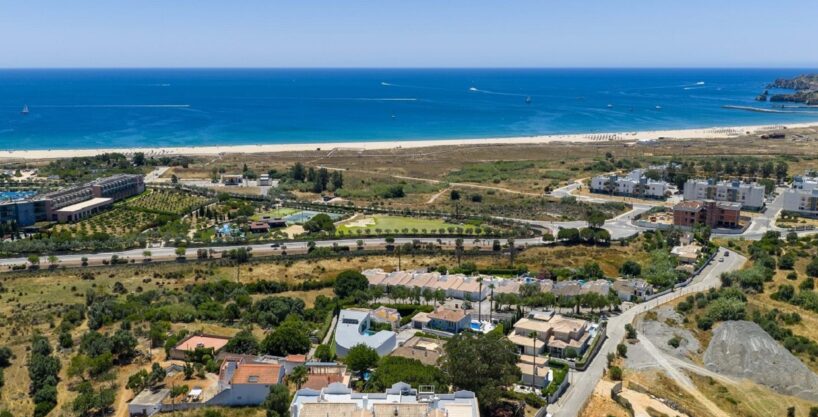 Sea view 2 bed villa plus annexe in Meia Praia, Lagos 24