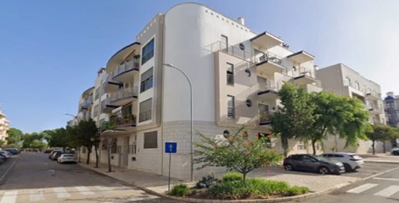 Top floor 4 bed apartment for sale in Tavira, Algarve 1