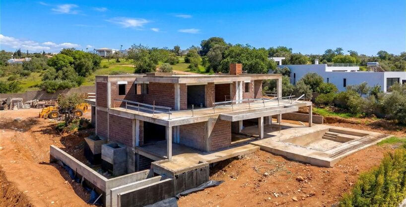 Unfinished villa for sale in Vale d Eguas, Almancil, Algarve 2