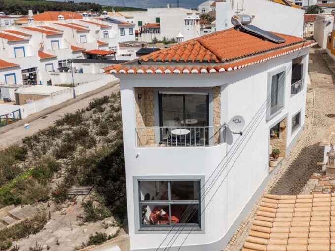 1 plus 1 bedroom renovated townhouse in Vila do Bispo, Algarve 1