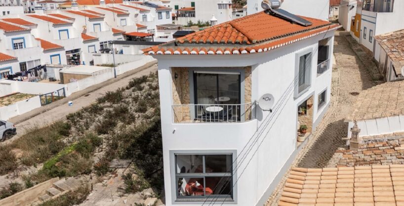 1 plus 1 bedroom renovated townhouse in Vila do Bispo, Algarve 1
