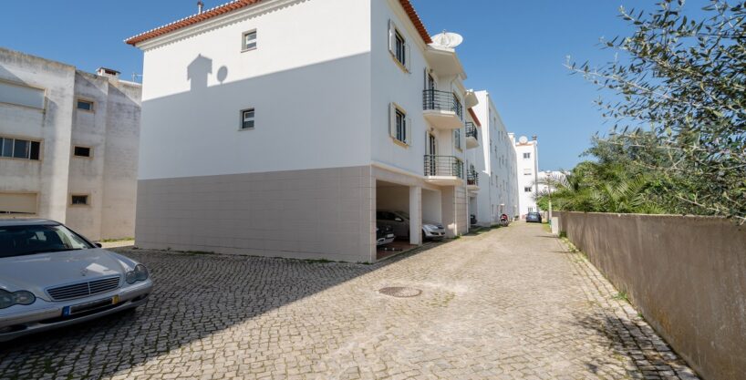 2 bed apartment for sale in Burgau, Western Algarve 1