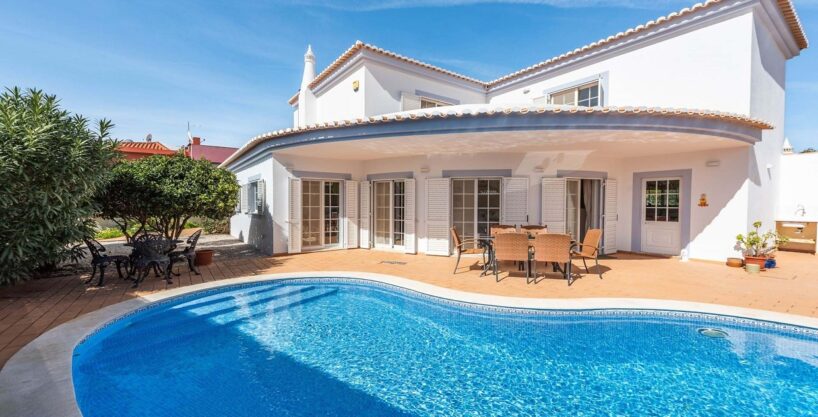 3 bed 3 bath villa for sale in Almadena, Luz, Algarve 2