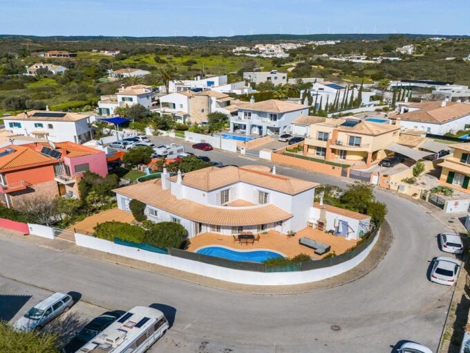 3 bed 3 bath villa for sale in Almadena, Luz, Algarve 4