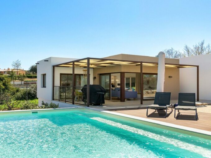 3 bed villa with pool in Sesmarias, Carvoeiro, Algarve 1