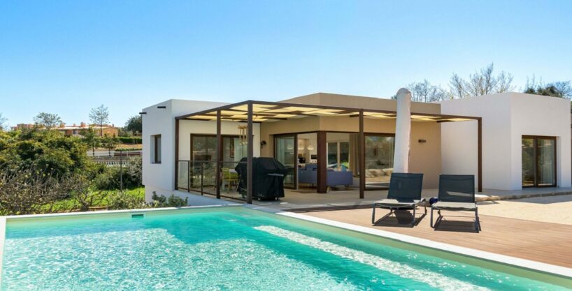 3 bed villa with pool in Sesmarias, Carvoeiro, Algarve 1
