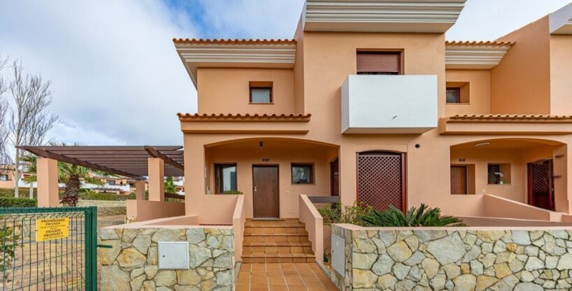 3 plus 1 bed townhouse in Vila Sol Golf Resort, Algarve 1