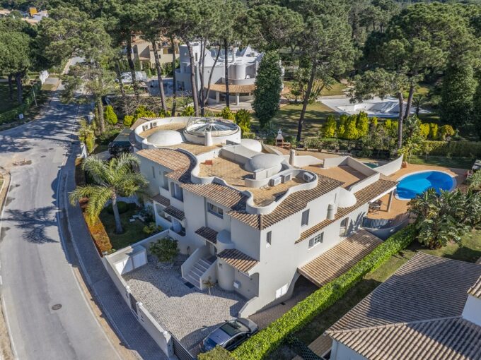 4 bed linked villa with pool & garage in Vilamoura, Algarve 3
