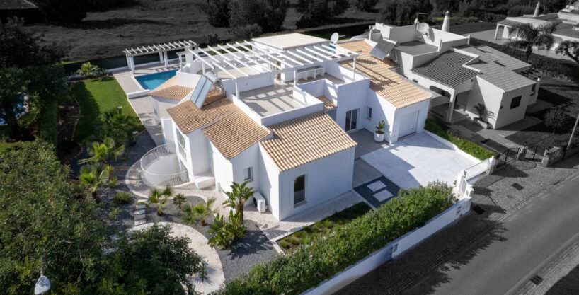 4 bed renovated villa with pool in Vilamoura, Algarve 2