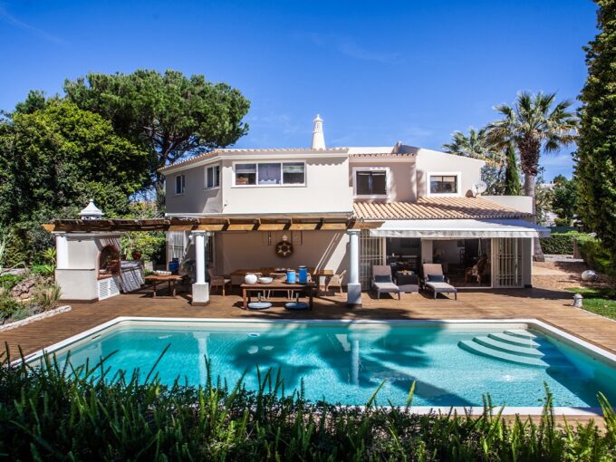 4 bed villa for sale in Dunas Douradas near Vale do Lobo 1