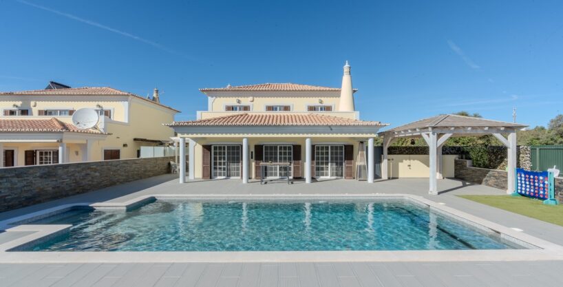 4 bed villa for sale in Loule, Algarve 2