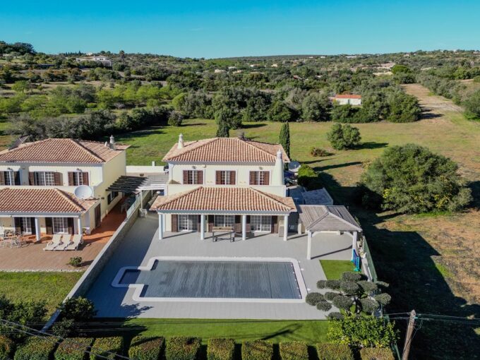 4 bed villa for sale in Loule, Algarve 3