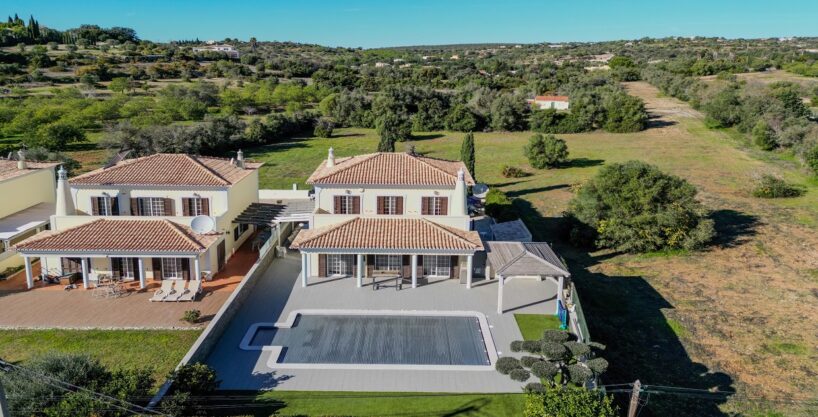 4 bed villa for sale in Loule, Algarve 3