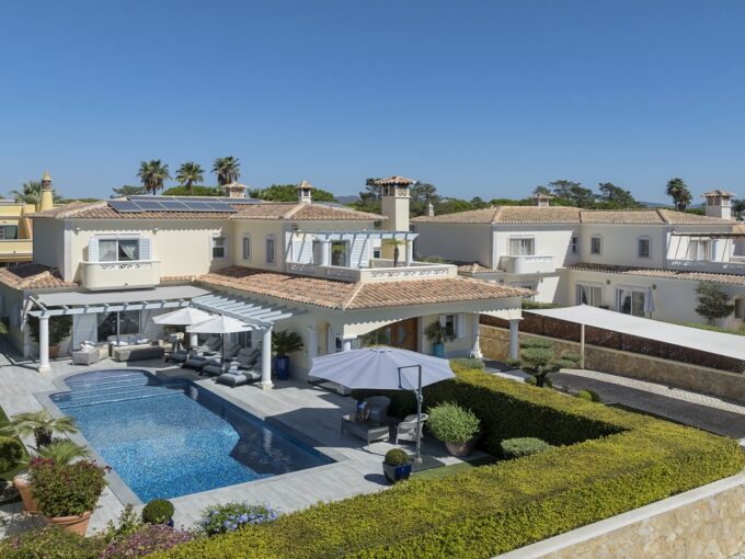 4 bed villa in Varandas do Lago Near Quinta do Lago Golf 1