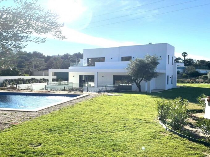 Brand new 4 bedroom villa in Almancil, Algarve 1