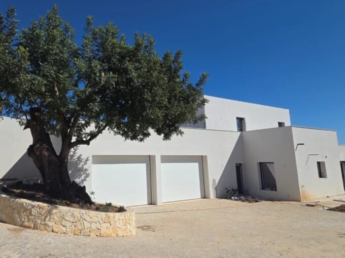 Brand new villa for sale in Vale Formoso 1