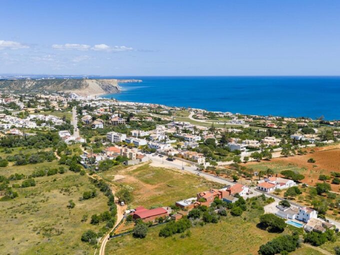 Building land for sale in Montinhos da Luz, Algarve 1