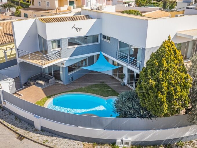 Detached 5 bed villa for sale in Montes de Alvor, Algarve 1