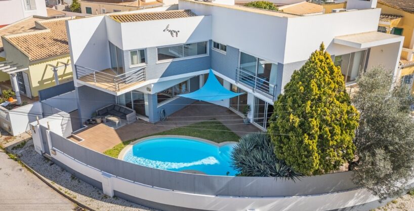 Detached 5 bed villa for sale in Montes de Alvor, Algarve 1