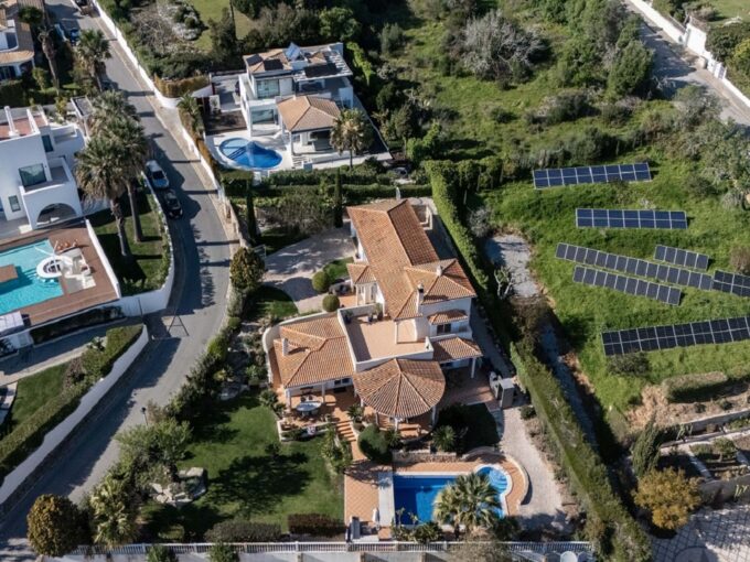 Detached villa with pool for sale in Calicas, Lagos, Algarve 6