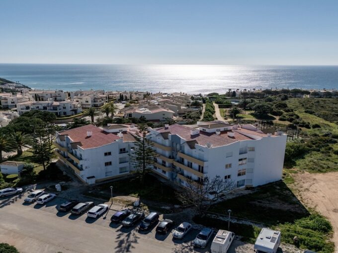 Ground floor renovated 1 bed apartment in Salema, Algarve 1