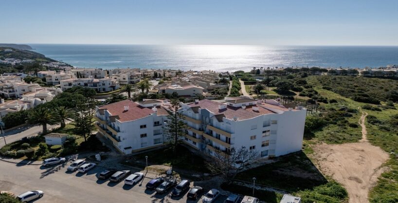 Ground floor renovated 1 bed apartment in Salema, Algarve 1